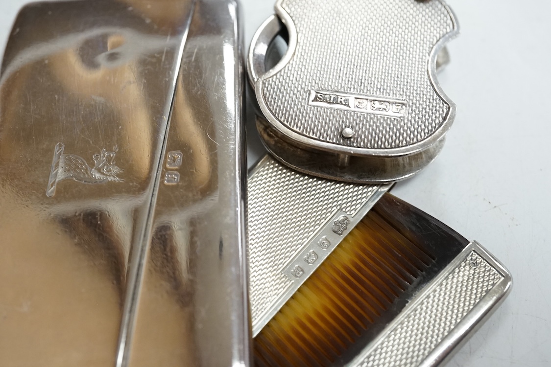 A small group of collectable silver including an Edwardian card case, a set of three modern silver wine labels with applied fruiting vine border, one a.f. London, 1975, a vesta case, travelling comb and folding eye glass